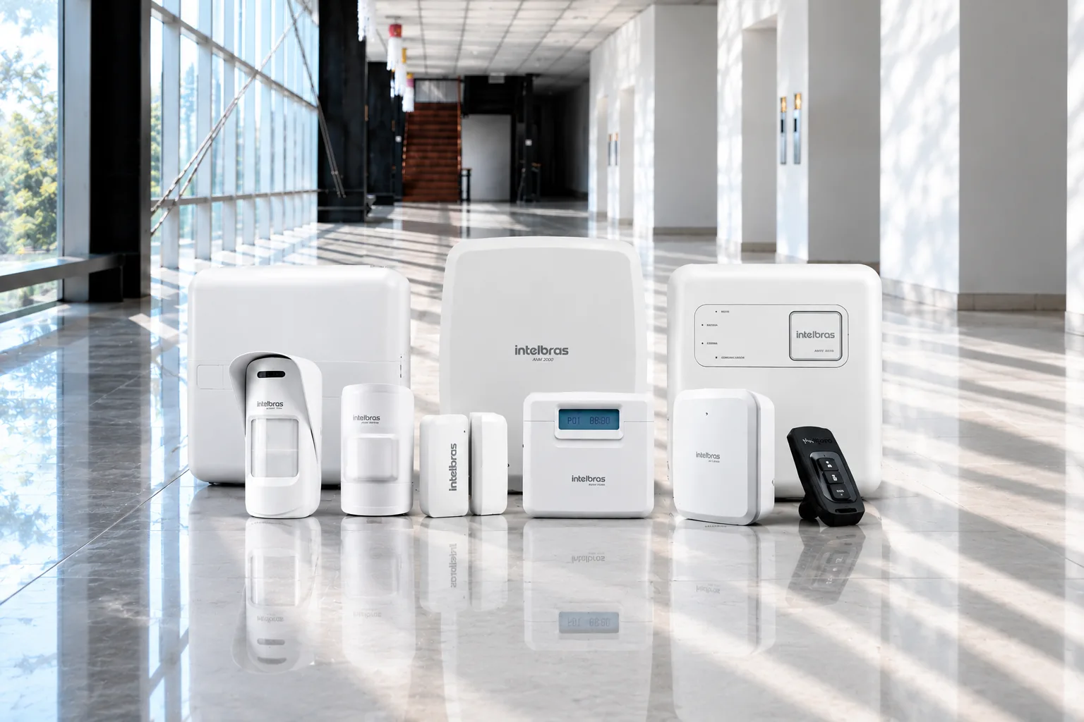 Alarmas de intrusión de Intelbras y CEM cableadas e inalámbricas distribuidas por MAFP Tecnología